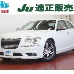 2013 Chrysler Chrysler 300 white gasoline used car Japan export