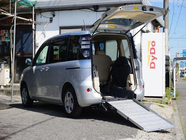 Ref:AUX-23766169 TOYOTA SIENTA 2010 1 2010 Toyota Sienta silver gasoline used car Japan export