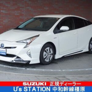 2016 Toyota Prius pearl gasoline used car Japan export