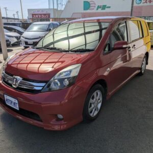 2012 Toyota Isis red gasoline used car Japan export