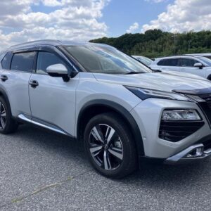 2024 Nissan X-Trail pearl gasoline used car Japan export