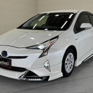 2017 Toyota Prius pearl hybrid used car Japan export