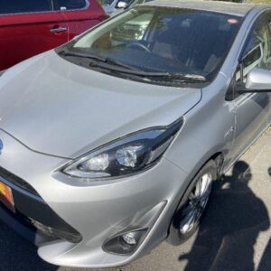 2017 Toyota Aqua silver hybrid used car Japan export