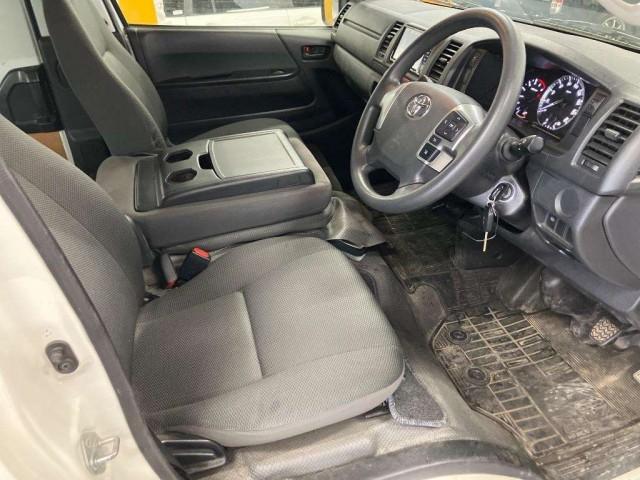 Ref:AUX-23930470 TOYOTA HIACE VAN 2022 4 Ref:AUX-23930470 TOYOTA HIACE VAN 2022 - Image 4