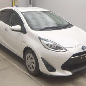 2019 Toyota Aqua pearl gasoline used car Japan export