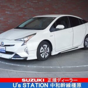 2016 Toyota Prius pearl gasoline used car Japan export