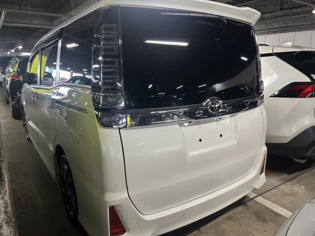 Ref:AUX-23985980 TOYOTA VOXY 2021 2 Ref:AUX-23985980 TOYOTA VOXY 2021 - Image 2
