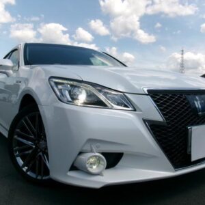 2014 Toyota Crown Hybrid pearl hybrid used car Japan export