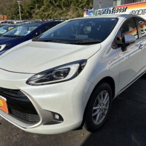 2022 Toyota Aqua pearl hybrid used car Japan export