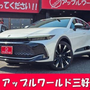 2023 Toyota Crown Crossover white hybrid used car Japan export