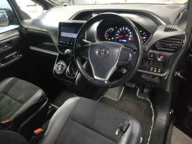 Ref:AUX-24009032 TOYOTA VOXY 2021 3 Ref:AUX-24009032 TOYOTA VOXY 2021 - Image 3