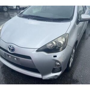 2012 Toyota Aqua silver gasoline used car Japan export