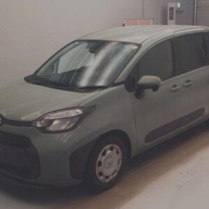 2023 Toyota Sienta green gasoline used car Japan export