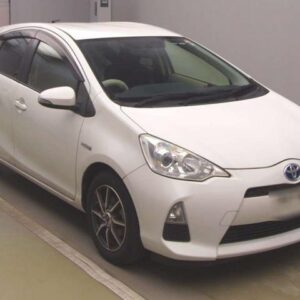 2012 Toyota Aqua pearl gasoline used car Japan export