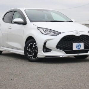 2024 Toyota Yaris pearl gasoline used car Japan export