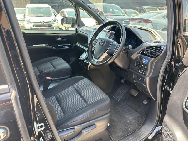 Ref:AUX-24050709 TOYOTA VOXY 2018 11 Ref:AUX-24050709 TOYOTA VOXY 2018 - Image 11