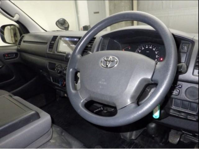 Ref:AUX-24056267 TOYOTA HIACE VAN 2017 4 Ref:AUX-24056267 TOYOTA HIACE VAN 2017 - Image 4