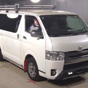 2018 Toyota Hiace Van pearl diesel used car Japan export