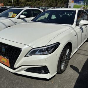 2019 Toyota Crown Hybrid pearl gasoline used car Japan export