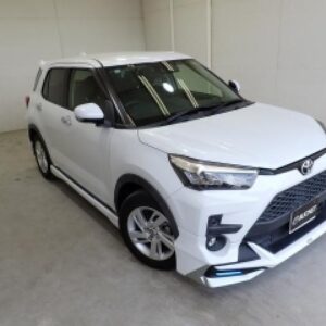 2020 Toyota Raize pearl gasoline used car Japan export