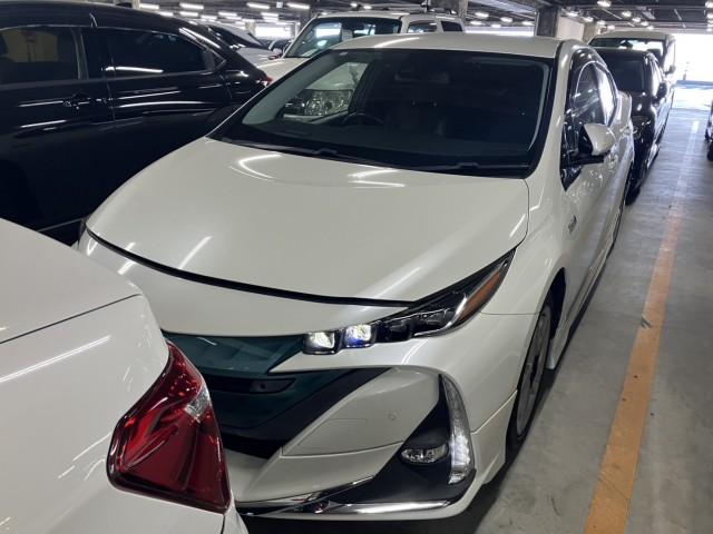 Ref:AUX-24090651 TOYOTA PRIUS PHV 2017 1 2017 Toyota Prius Phv pearl hybrid used car Japan export