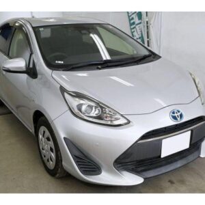 2018 Toyota Aqua silver gasoline used car Japan export