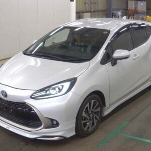 2022 Toyota Aqua pearl gasoline used car Japan export