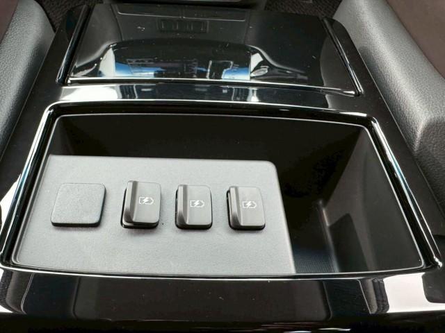 Ref:AUX-24104569 NISSAN ELGRAND 2025 12 Ref:AUX-24104569 NISSAN ELGRAND 2025 - Image 12