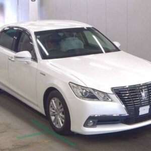 2013 Toyota Crown Hybrid pearl gasoline used car Japan export
