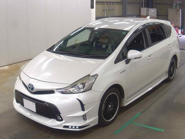 Ref:AUX-24104757 TOYOTA PRIUS ALPHA 2015 1 2015 Toyota Prius Alpha pearl gasoline used car Japan export
