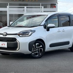 2024 Toyota Sienta pearl hybrid used car Japan export