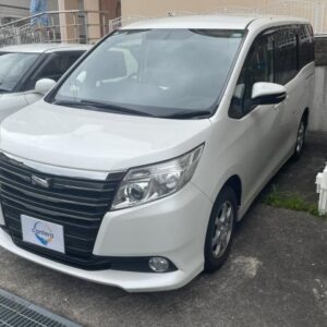 2015 Toyota Noah pearl gasoline used car Japan export