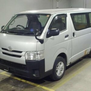 2018 Toyota Hiace Van silver diesel used car Japan export