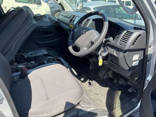 Ref:AUX-24117415 TOYOTA HIACE VAN 2017 4 Ref:AUX-24117415 TOYOTA HIACE VAN 2017 - Image 4