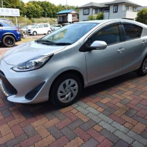 2020 Toyota Aqua silver gasoline used car Japan export