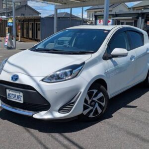 2019 Toyota Aqua pearl hybrid used car Japan export