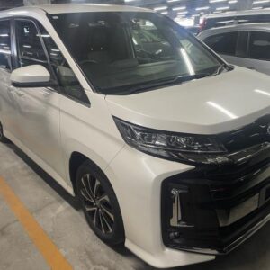 2023 Toyota Noah pearl hybrid used car Japan export
