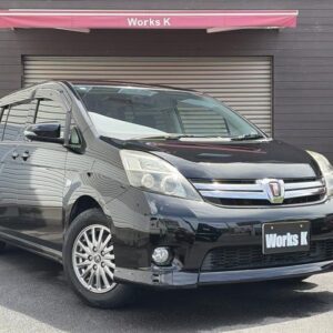 2014 Toyota Isis black gasoline used car Japan export