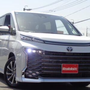 2026 Toyota Voxy pearl gasoline used car Japan export