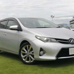 2013 Toyota Auris silver gasoline used car Japan export