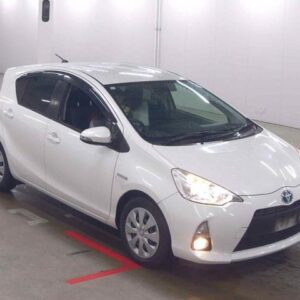 2013 Toyota Aqua pearl gasoline used car Japan export
