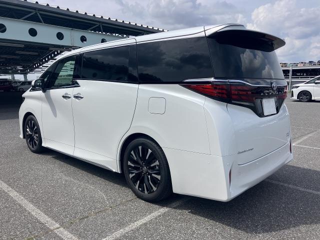 Ref:AUX-24156237 TOYOTA ALPHARD HYBRID 2023 2 Ref:AUX-24156237 TOYOTA ALPHARD HYBRID 2023 - Image 2