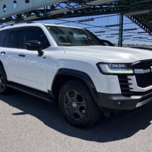 2025 Toyota Land Cruiser pearl gasoline used car Japan export