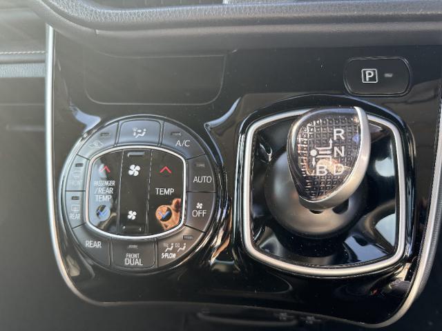 Ref:AUX-24160365 TOYOTA ESQUIRE 2015 17 Ref:AUX-24160365 TOYOTA ESQUIRE 2015 - Image 17