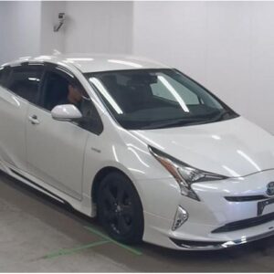 2017 Toyota Prius pearl gasoline used car Japan export