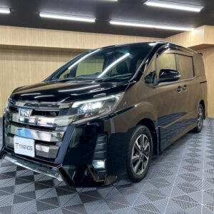 2017 Toyota Noah black gasoline used car Japan export