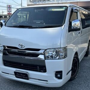 2018 Toyota Hiace Van pearl diesel used car Japan export