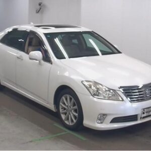 2010 Toyota Crown pearl gasoline used car Japan export