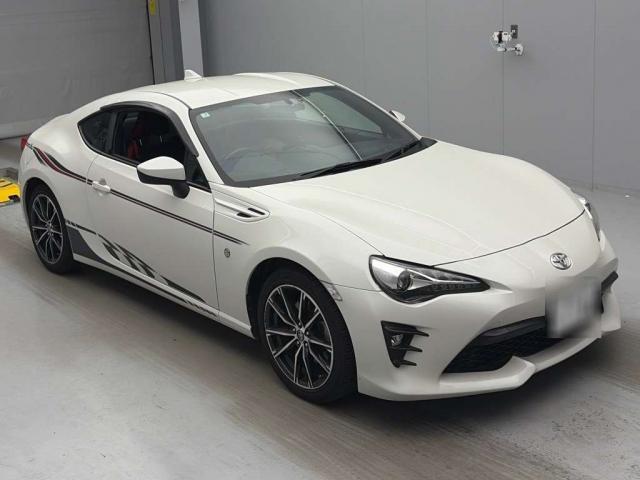Ref:AUX-24185211 TOYOTA 86 2017 1 2017 Toyota 86 pearl gasoline used car Japan export