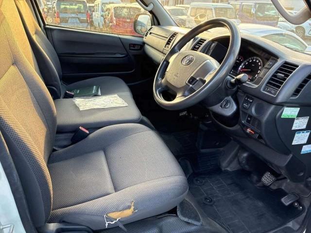 Ref:AUX-24199100 TOYOTA HIACE VAN 2018 4 Ref:AUX-24199100 TOYOTA HIACE VAN 2018 - Image 4